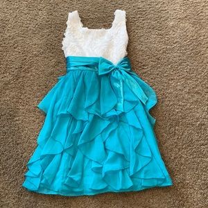 Girl’s adorable dress